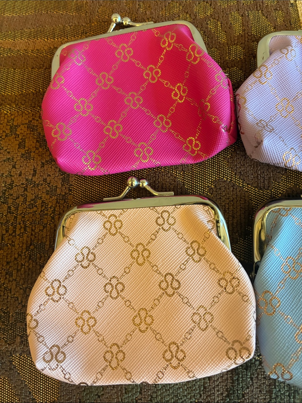 ❤️4 for $20❤️Women’s Small Kiss-Lock Coin Purse - Pink, Lavender, Peach, Blue - Picture 3 of 4